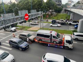 4 ô tô tông liên hoàn trên đại lộ Võ Văn Kiệt