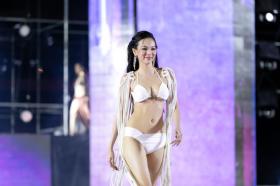  Miss Universe Vietnam tự ý chỉnh sửa áo tắm 