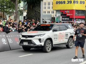 Dàn xe bạc tỉ của Gumball 3000 lăn bánh khỏi Việt Nam, thu hút sự chú ý giới chơi toàn cầu  第11张