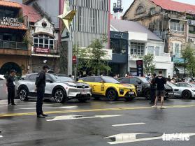 Dàn xe bạc tỉ của Gumball 3000 lăn bánh khỏi Việt Nam, thu hút sự chú ý giới chơi toàn cầu  第13张