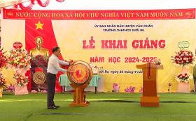 Bí thư Đảng uỷ Khối cơ quan và doanh nghiệp tỉnh dự Lễ khai giảng tại Trường TH&THCS xã Suối Bu  第2张