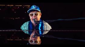 Elton John suy giảm thị lực do nhiễm trùng mắt 