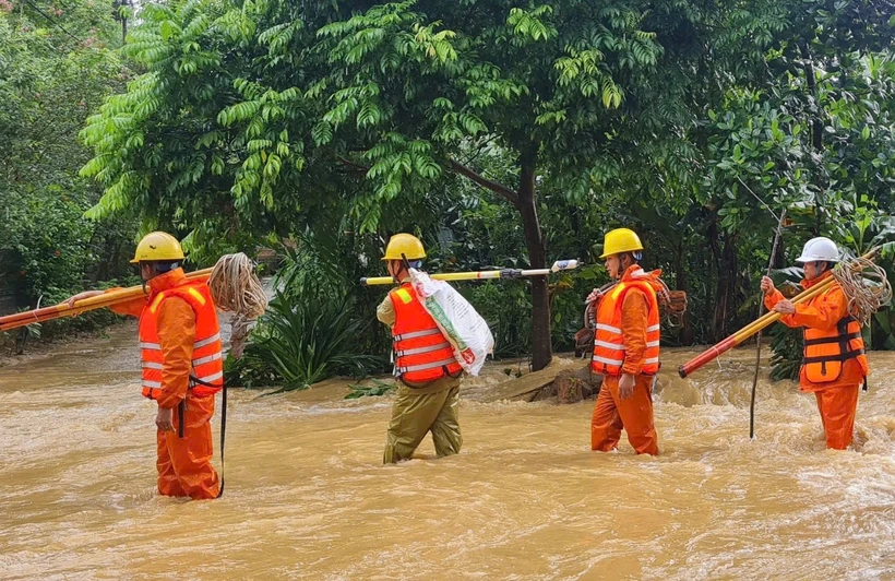  &quot;Đã cấp điện trở lại cho gần 5,3 triệu khách hàng khu vực miền Bắc&quot; 