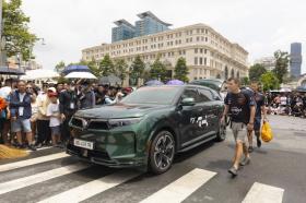  Công ty nào đứng sau dàn xe điện VinFast đưa đón sao quốc tế tại Gumball 3000? 