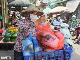 Tiểu thương bán 2 tạ thịt, rau khi người dân đổ xô tích trữ trước bão Yagi  第3张