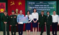  BIDV và báo Tiền Phong thăm, tặng quà Tết thương binh Ninh Bình 