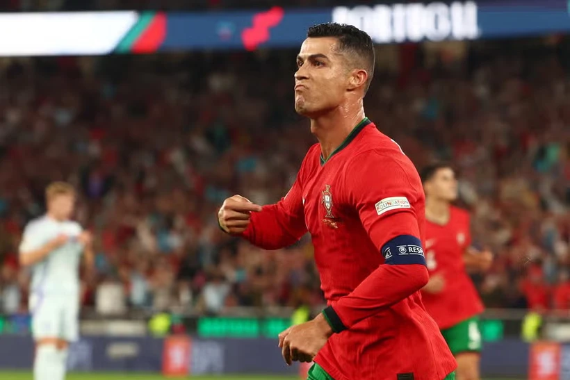  Ronaldo tỏa sáng Bồ Đào Nha thắng ngược, Tây Ban Nha thắng tưng bừng 