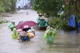 Hà Nội: Nước sông Bùi tràn vào nhanh, rốn lũ Chương Mỹ lại chìm trong biển nước