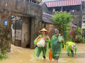 Hà Nội: Nước sông Bùi tràn vào nhanh, rốn lũ Chương Mỹ lại chìm trong biển nước  第15张