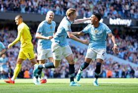  Haaland lập hat-trick trước Ipswich Town, Man City chiếm ngôi đầu Ngoại hạng