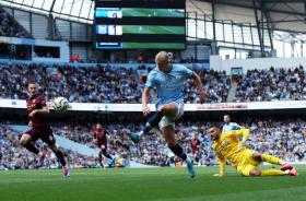  Haaland lập hat-trick trước Ipswich Town, Man City chiếm ngôi đầu Ngoại hạng