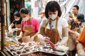 Thầy cô Trường Tiểu học Lê Quý Đôn gieo mầm yêu thương từ những bữa cơm 0 đồng  第28张