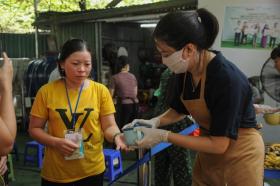 Thầy cô Trường Tiểu học Lê Quý Đôn gieo mầm yêu thương từ những bữa cơm 0 đồng  第33张