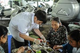 Thầy cô Trường Tiểu học Lê Quý Đôn gieo mầm yêu thương từ những bữa cơm 0 đồng  第39张