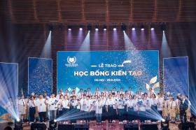 Vinschool trao học bổng cho 30 học sinh vượt khó 