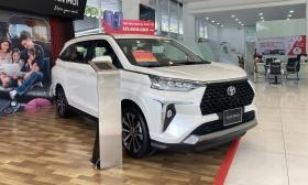 Hàng loạt xe Toyota giảm giá mạnh tháng 10 