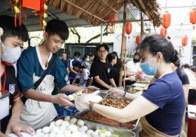 “Vượt nắng, thắng mưa” nấu hơn nghìn suất ăn miễn phí tặng bệnh nhân gặp khó khăn  第33张