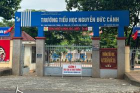 Trường có 'mùi lạ' nghi thuốc trừ sâu, hơn 1.200 học sinh nghỉ học 