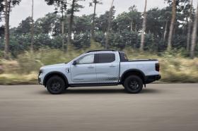 Ford Ranger có thêm phiên bản PHEV, chạy được 45km thuần điện