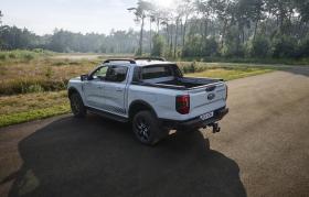 Ford Ranger có thêm phiên bản PHEV, chạy được 45km thuần điện