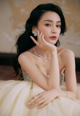  Huỳnh Hiểu Minh đang cứu Angelababy? 